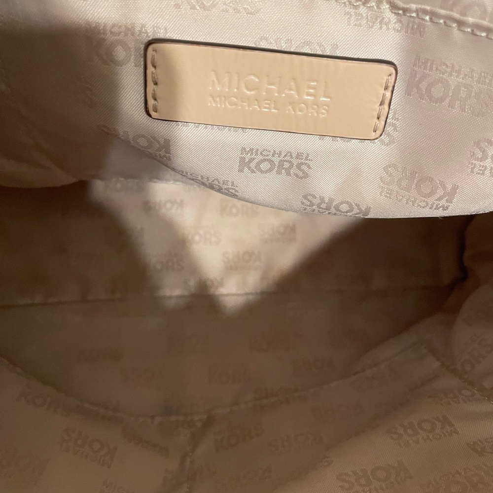 Micheal Kors Patent Signature Jet Set Travel Tote - Picture 7 of 7